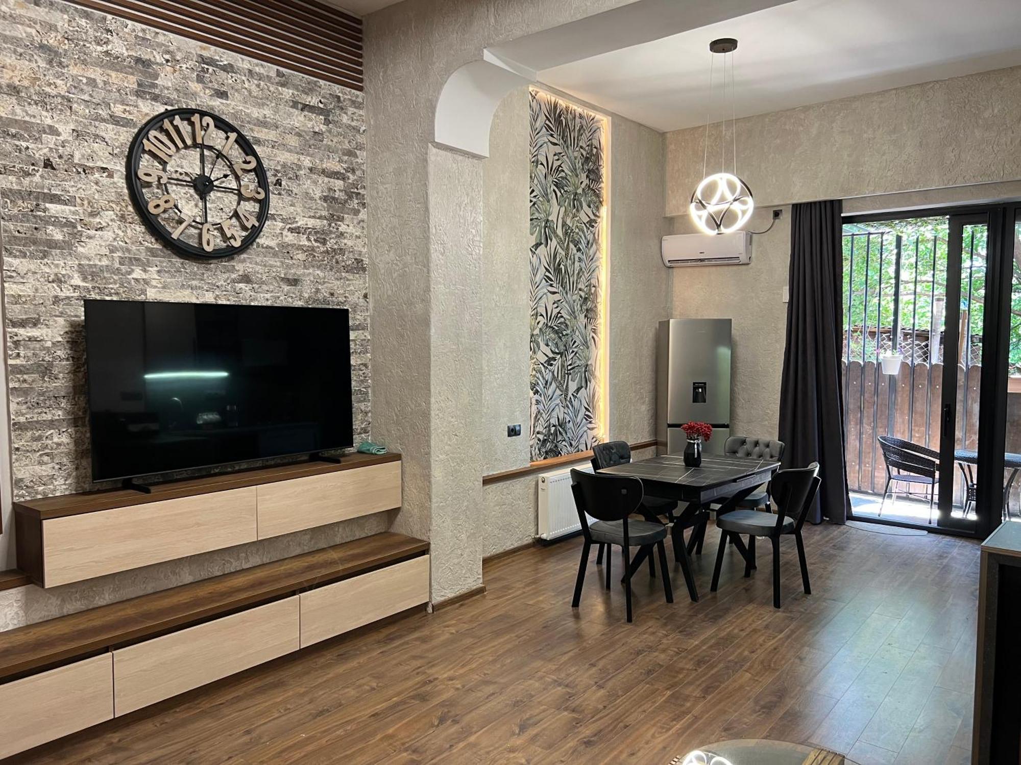 Hotel Livin Тбилиси Экстерьер фото