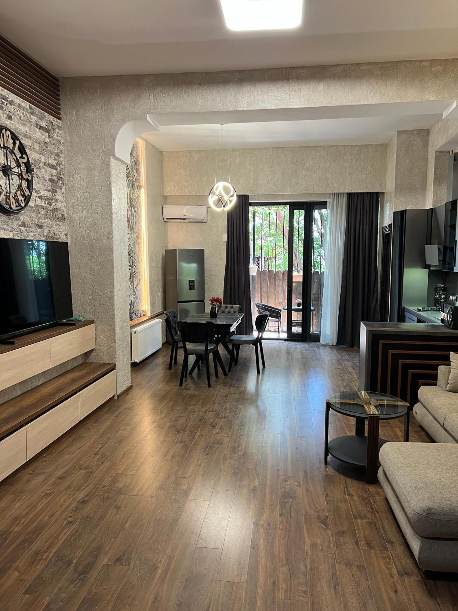 Hotel Livin Тбилиси Экстерьер фото