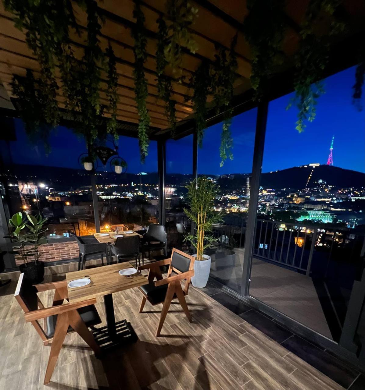 Hotel Livin Тбилиси Экстерьер фото