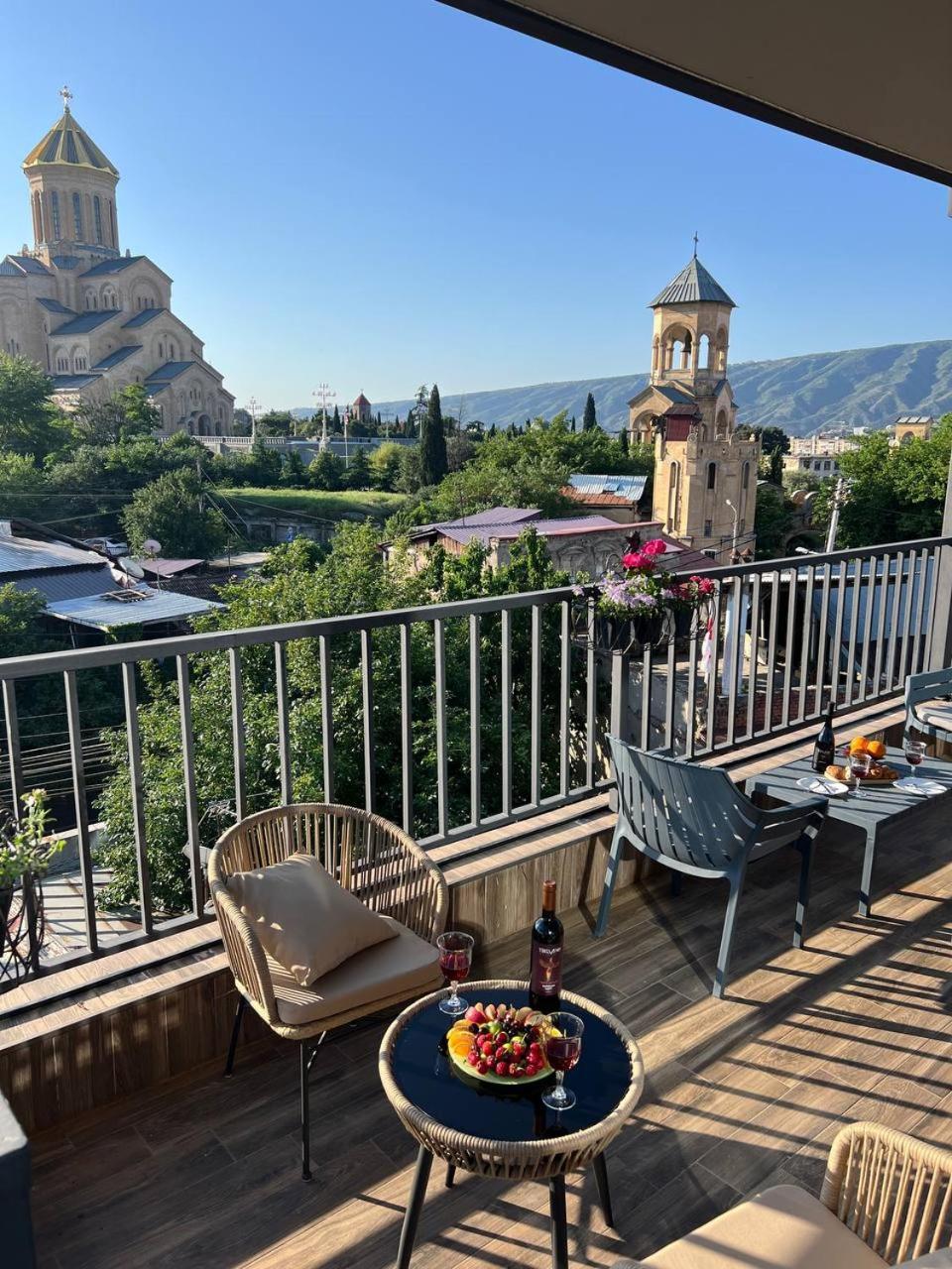 Hotel Livin Тбилиси Экстерьер фото