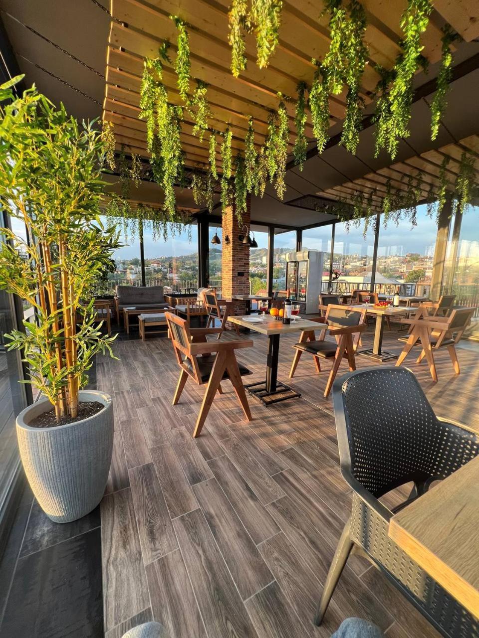 Hotel Livin Тбилиси Экстерьер фото