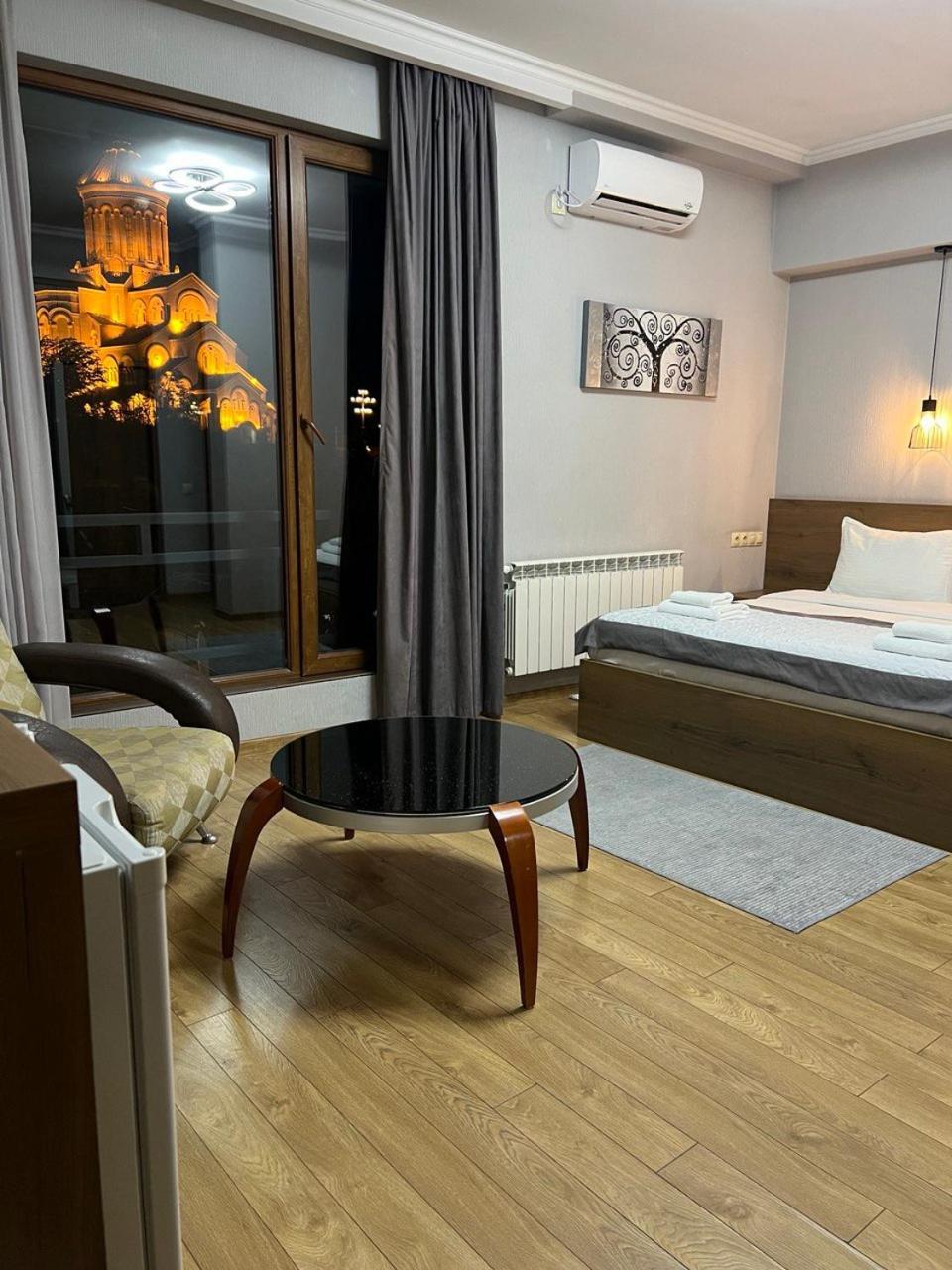 Hotel Livin Тбилиси Экстерьер фото