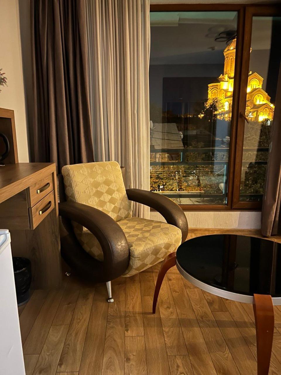 Hotel Livin Тбилиси Экстерьер фото