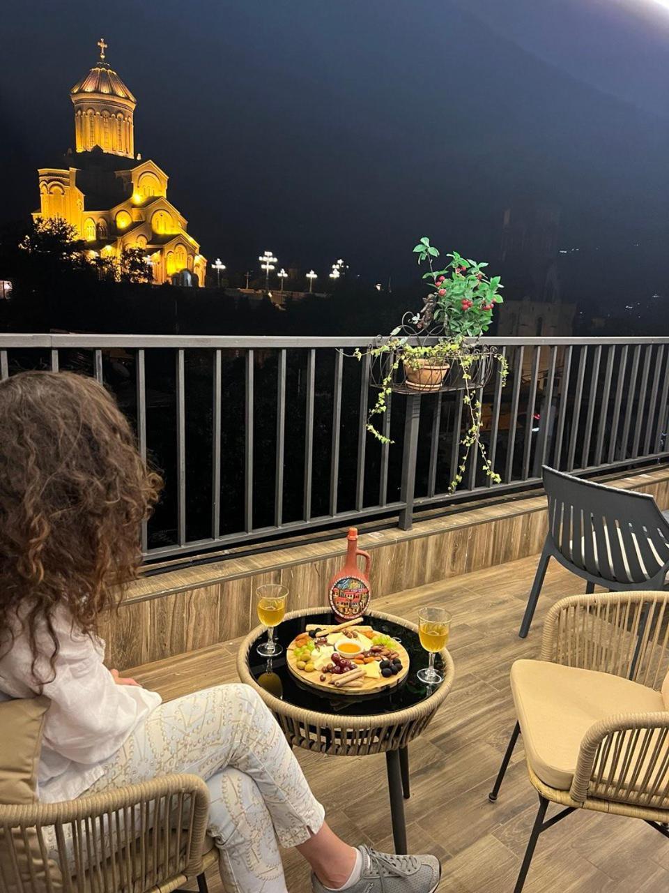 Hotel Livin Тбилиси Экстерьер фото