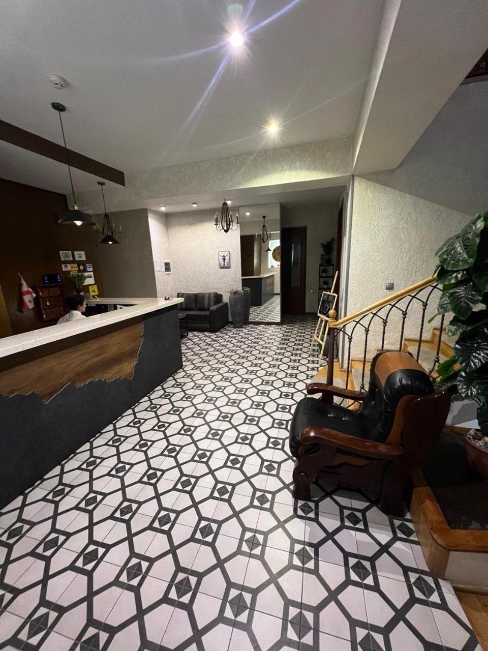 Hotel Livin Тбилиси Экстерьер фото