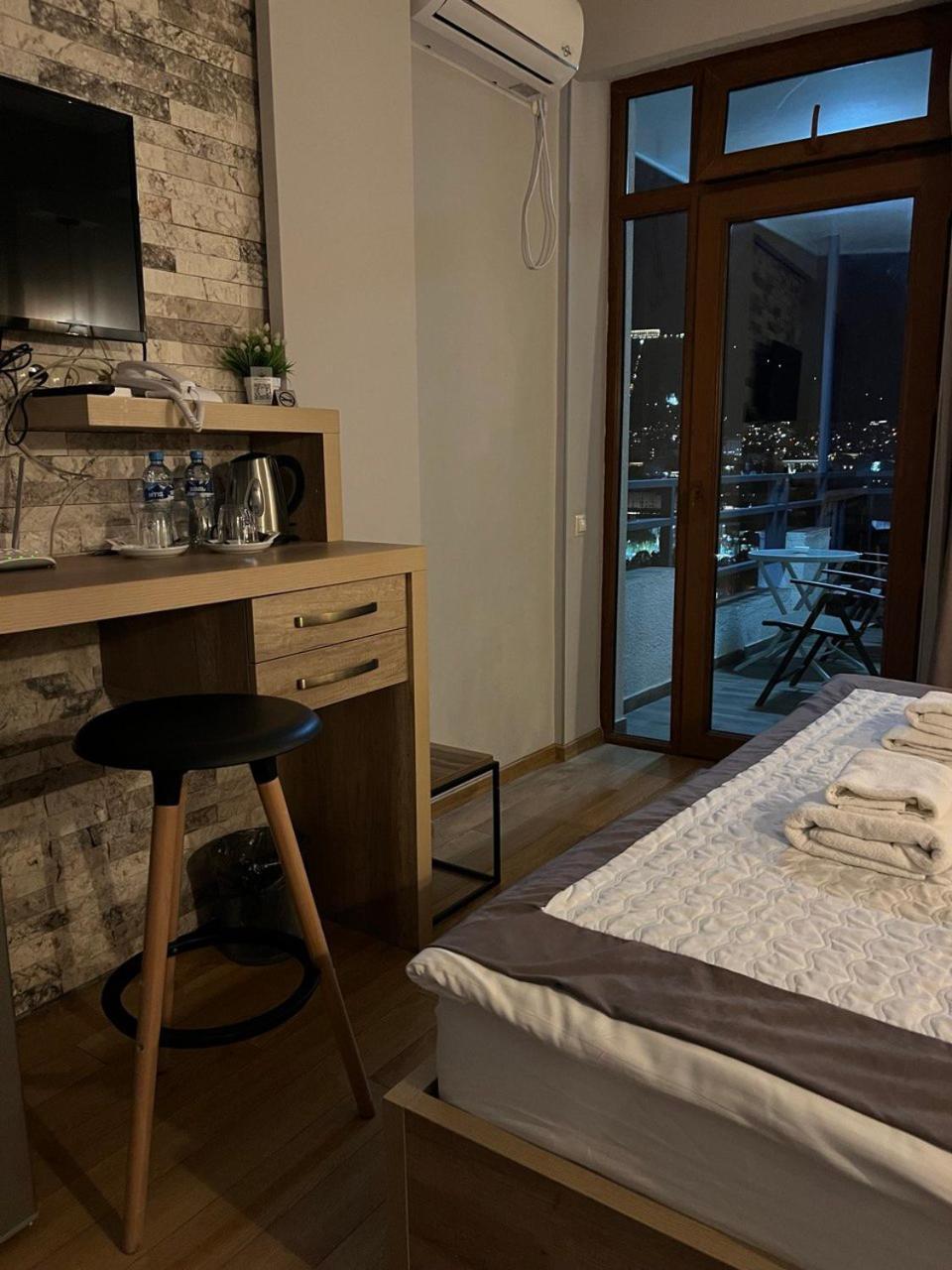 Hotel Livin Тбилиси Экстерьер фото