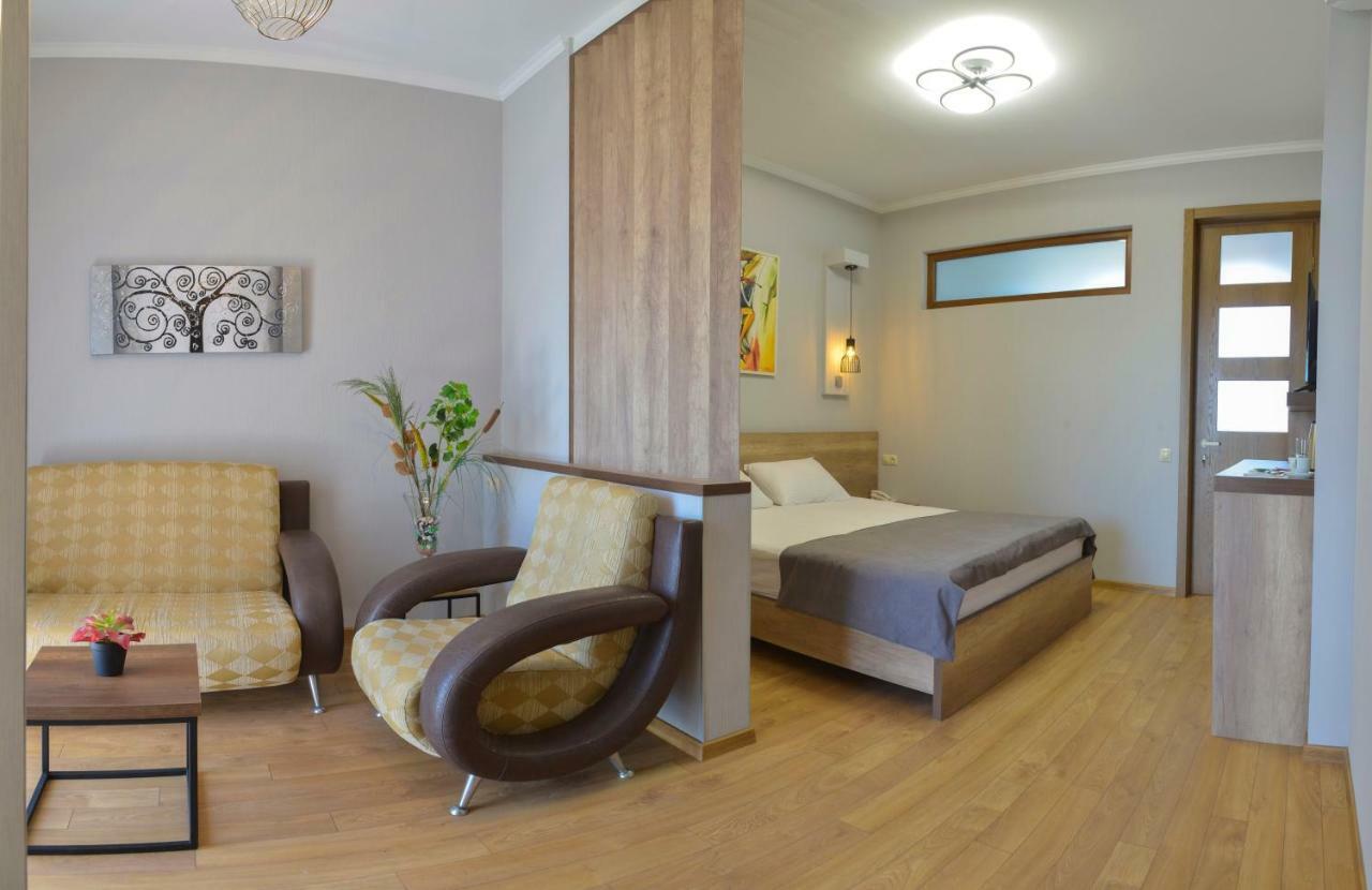 Hotel Livin Тбилиси Экстерьер фото