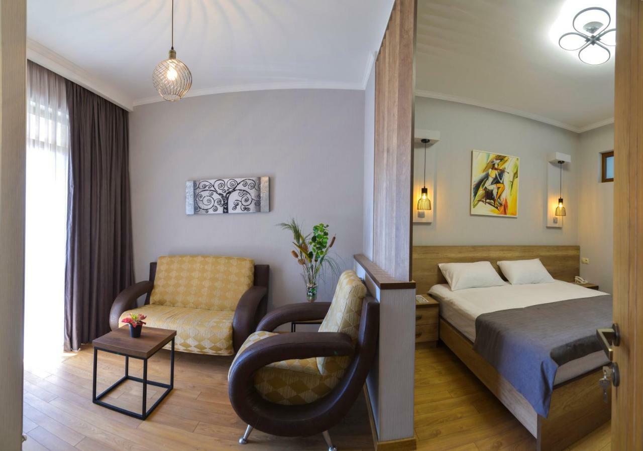 Hotel Livin Тбилиси Экстерьер фото