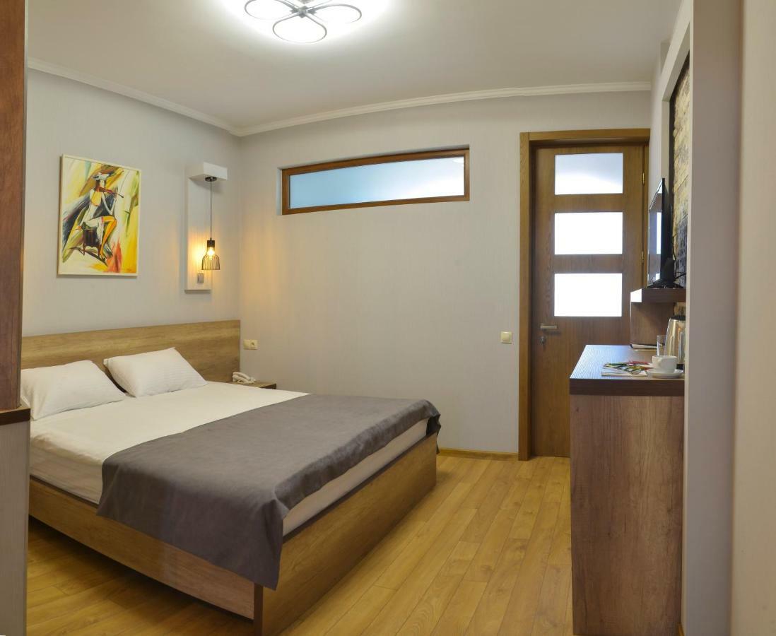 Hotel Livin Тбилиси Экстерьер фото