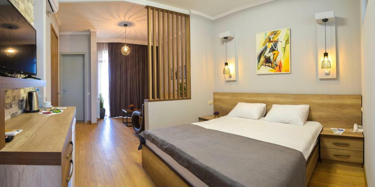 Hotel Livin Тбилиси Экстерьер фото