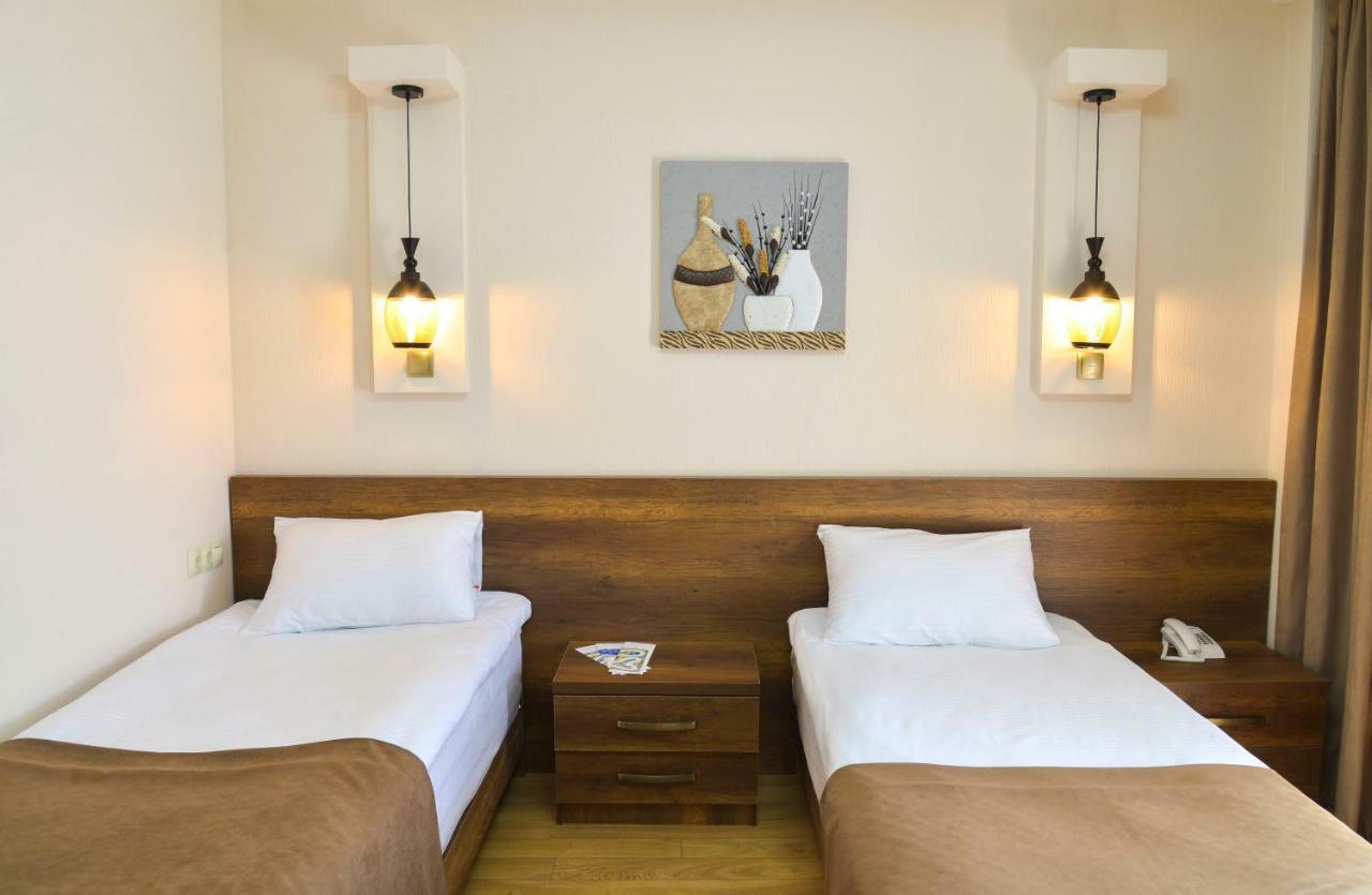 Hotel Livin Тбилиси Экстерьер фото