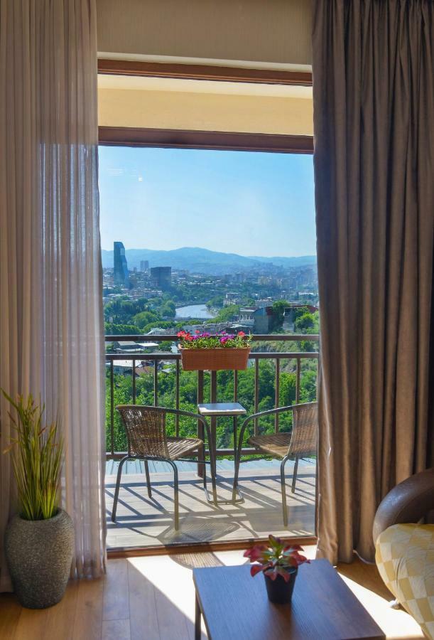 Hotel Livin Тбилиси Экстерьер фото