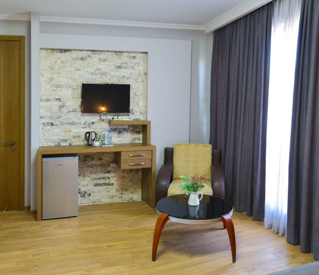 Hotel Livin Тбилиси Экстерьер фото