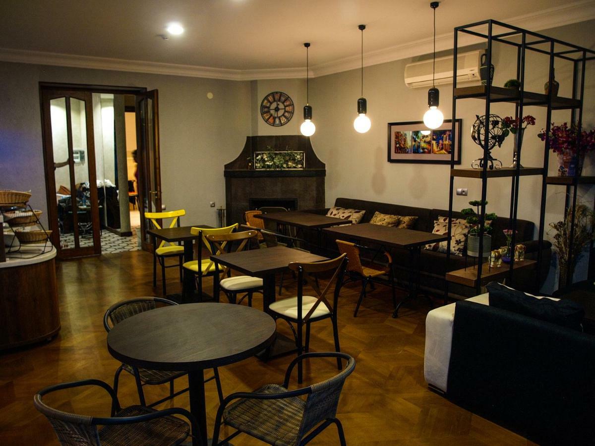 Hotel Livin Тбилиси Экстерьер фото