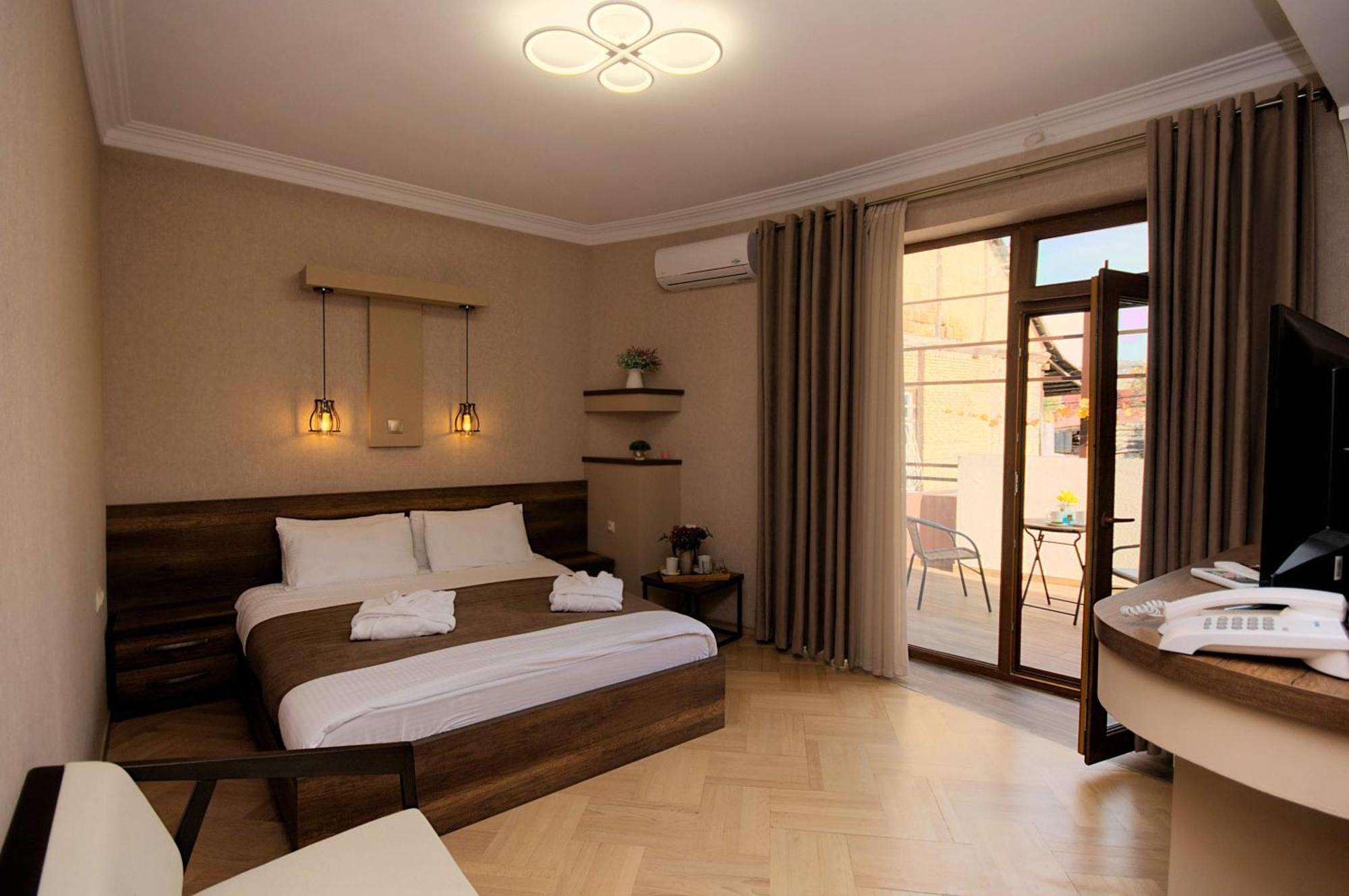 Hotel Livin Тбилиси Экстерьер фото