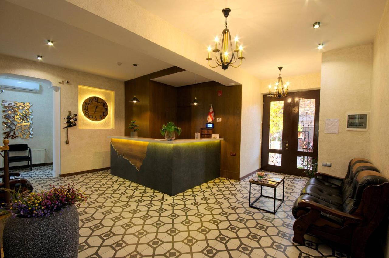 Hotel Livin Тбилиси Экстерьер фото