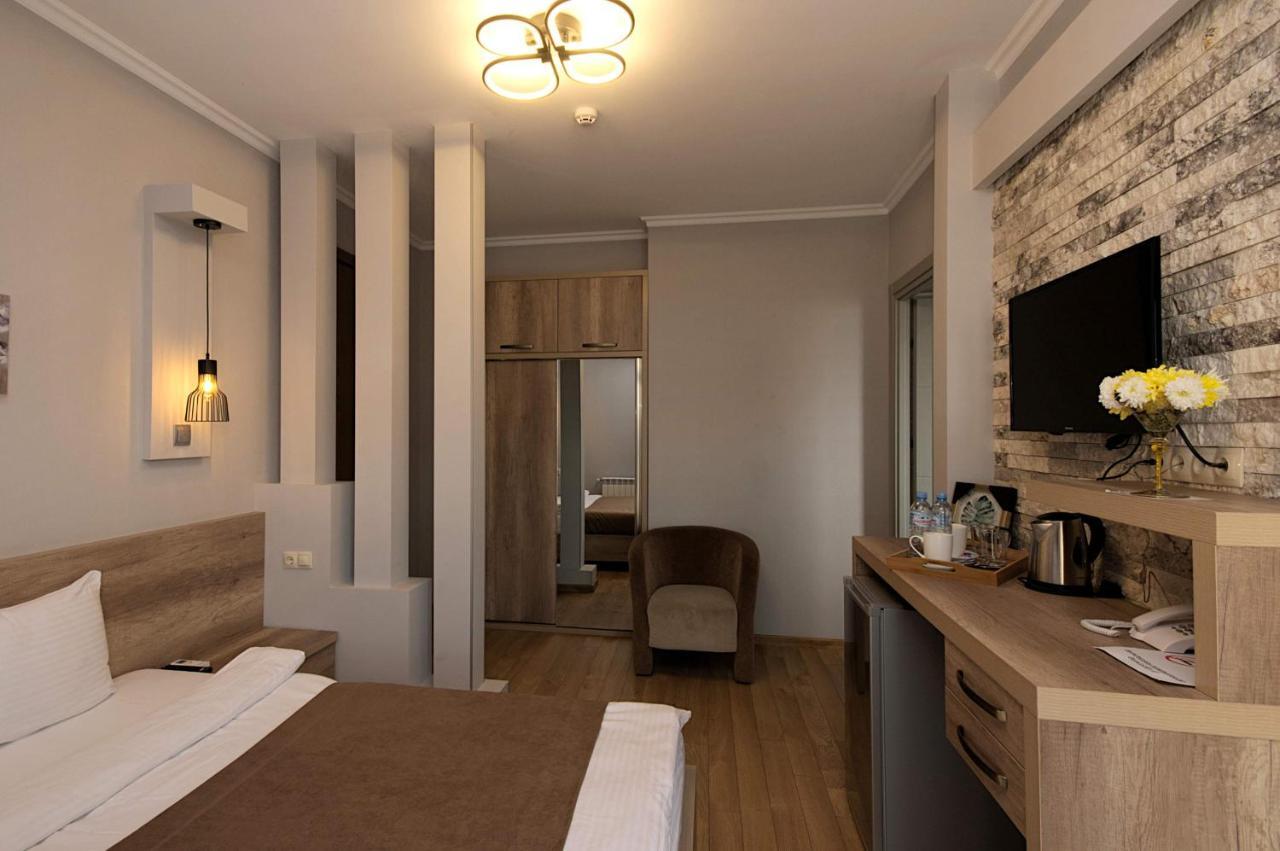 Hotel Livin Тбилиси Экстерьер фото