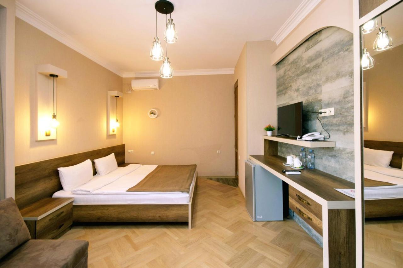 Hotel Livin Тбилиси Экстерьер фото
