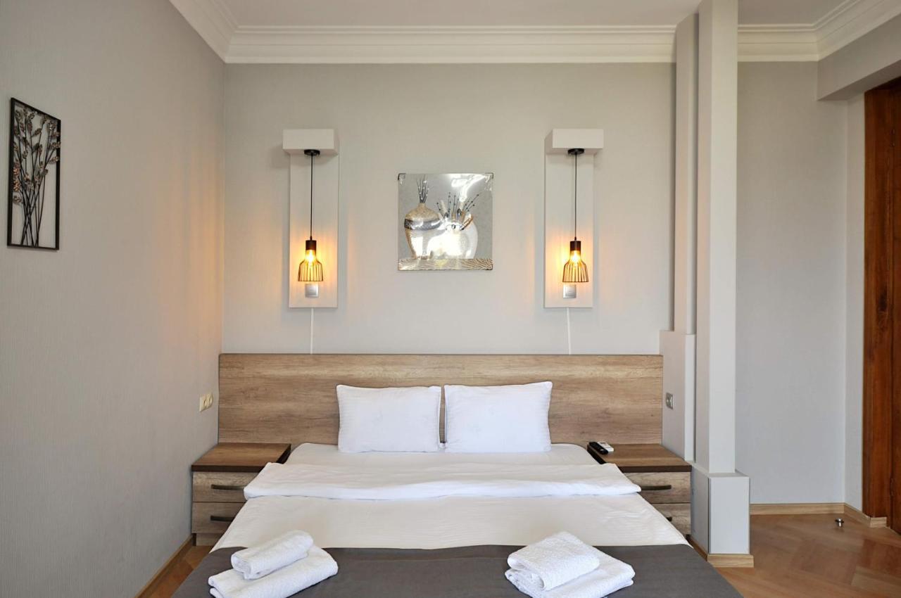 Hotel Livin Тбилиси Экстерьер фото