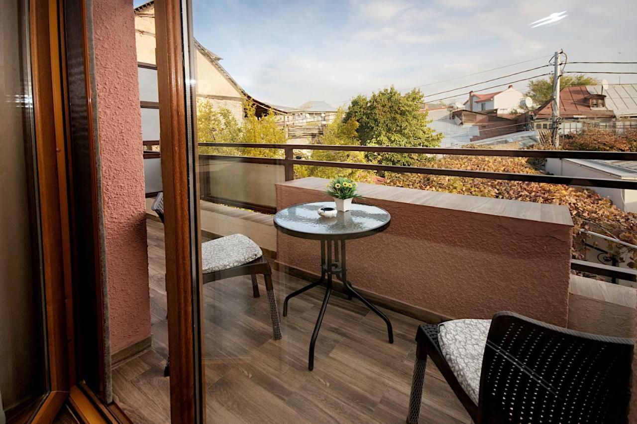 Hotel Livin Тбилиси Экстерьер фото